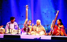 শাস্ত্রীয় সংগীত উৎসব বাঁশি-বেহালার যুগলবন্দি