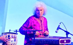 চৌরাসিয়ার উতলা বাঁশির সুরে উৎসব শেষ