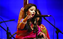 জমে উঠেছে উচ্চাঙ্গসংগীত উৎসব