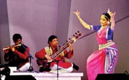 যন্ত্রের মোহে ভাসল সুর