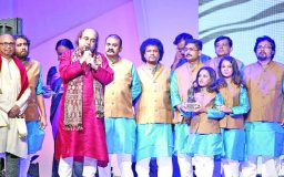 সেতার খেয়ালে মাতোয়অরা শ্রোতা