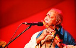 বেঙ্গল উচ্চাঙ্গসংগীত উৎসব  বাঁশির সুরে ভাঙল রাতজাগানিয়া মিলনমেলা