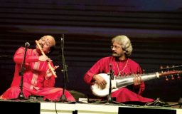 Audience enjoys exceptional duet of sarod, flute
