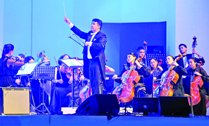 বেহালার সুরে মহাযজ্ঞ শুরু