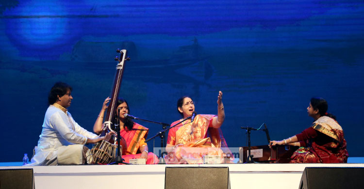 সুরের বাগানে এত প্রেম!